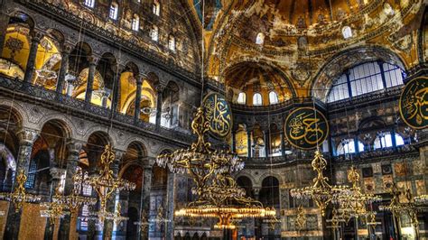 Aya Sofya:  Kiệt tác kiến trúc Byzantine và điểm đến lịch sử đầy bí ẩn!