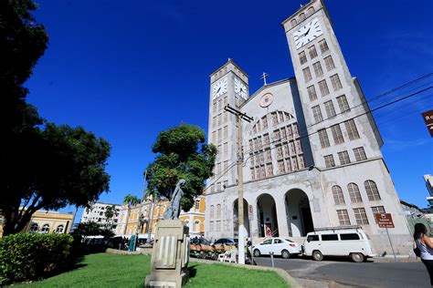 Catedral Metropolitana de Cuiabá! Một Kiệt Tác Kiến Trúc Gothic Mạnh Mẽ và Hào Hoa của Brazil