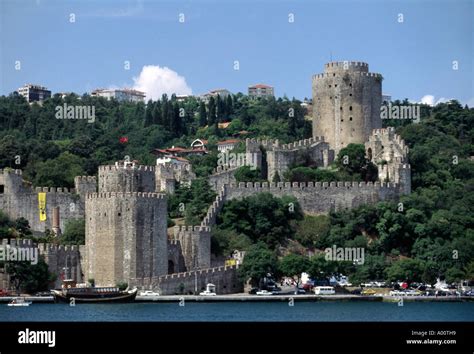 Rumeli Hisarı: Lịch sử đồ sộ và vẻ đẹp hùng vĩ của một pháo đài trên Bosphorus!