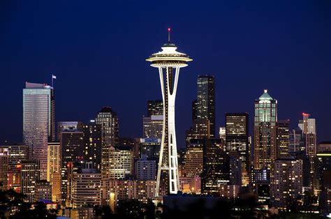 Space Needle!  Một Điểm Du Lịch Uy Tín với Bàn Cảnh Toàn Thành Phố Seattle